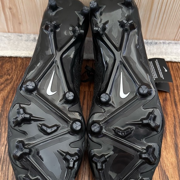 NWT! Nike Phantom GX - Soccer Cleats - Men\'s Size 11